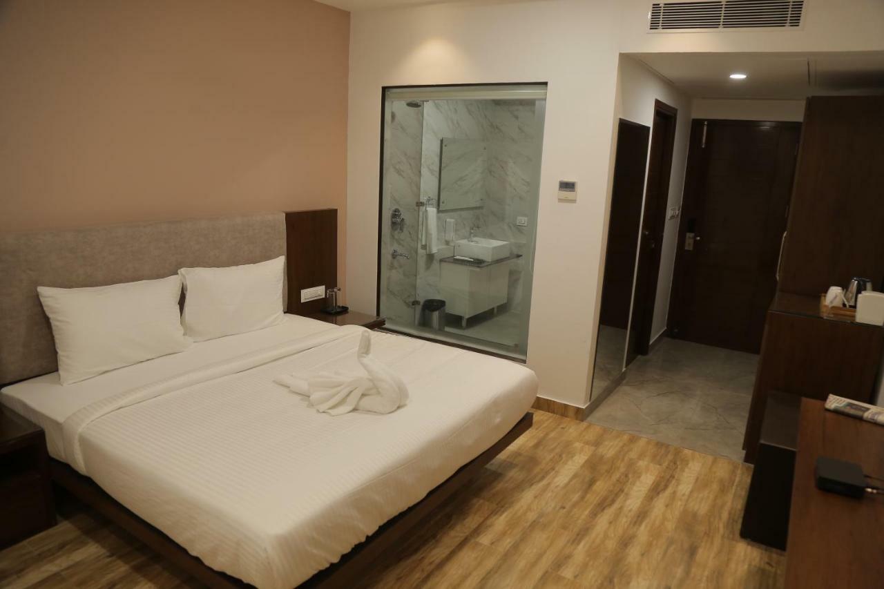 Hotel AK Suites Patiāla Exterior foto