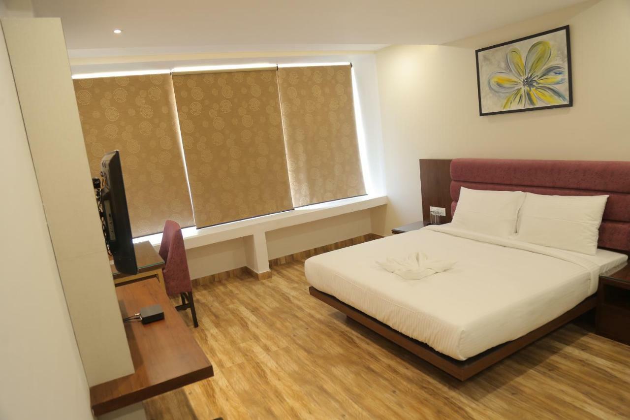 Hotel AK Suites Patiāla Exterior foto